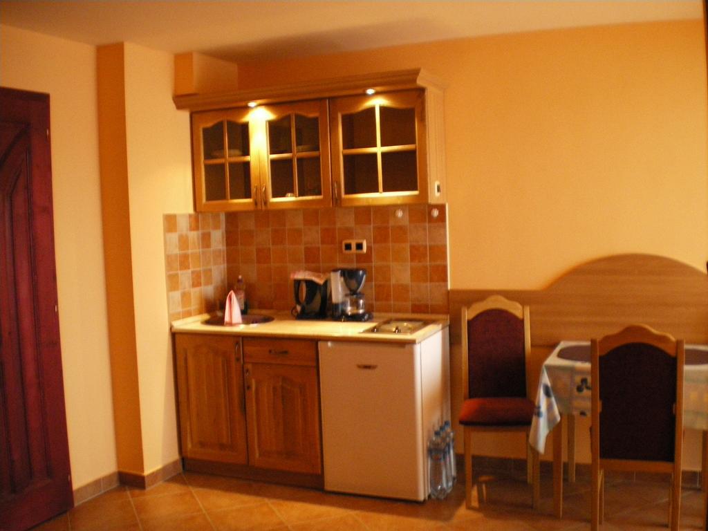 Mediterran-Apartmanok-Harkány Δωμάτιο φωτογραφία